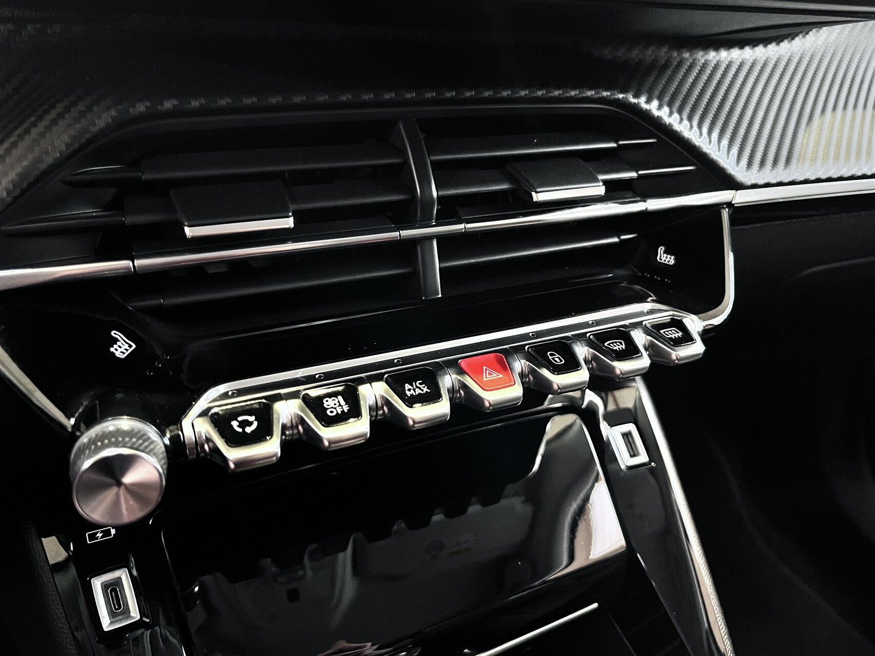 Billede af Peugeot 2008 1,2 PureTech Selection Tech EAT8 130HK 5d 8g Aut.
