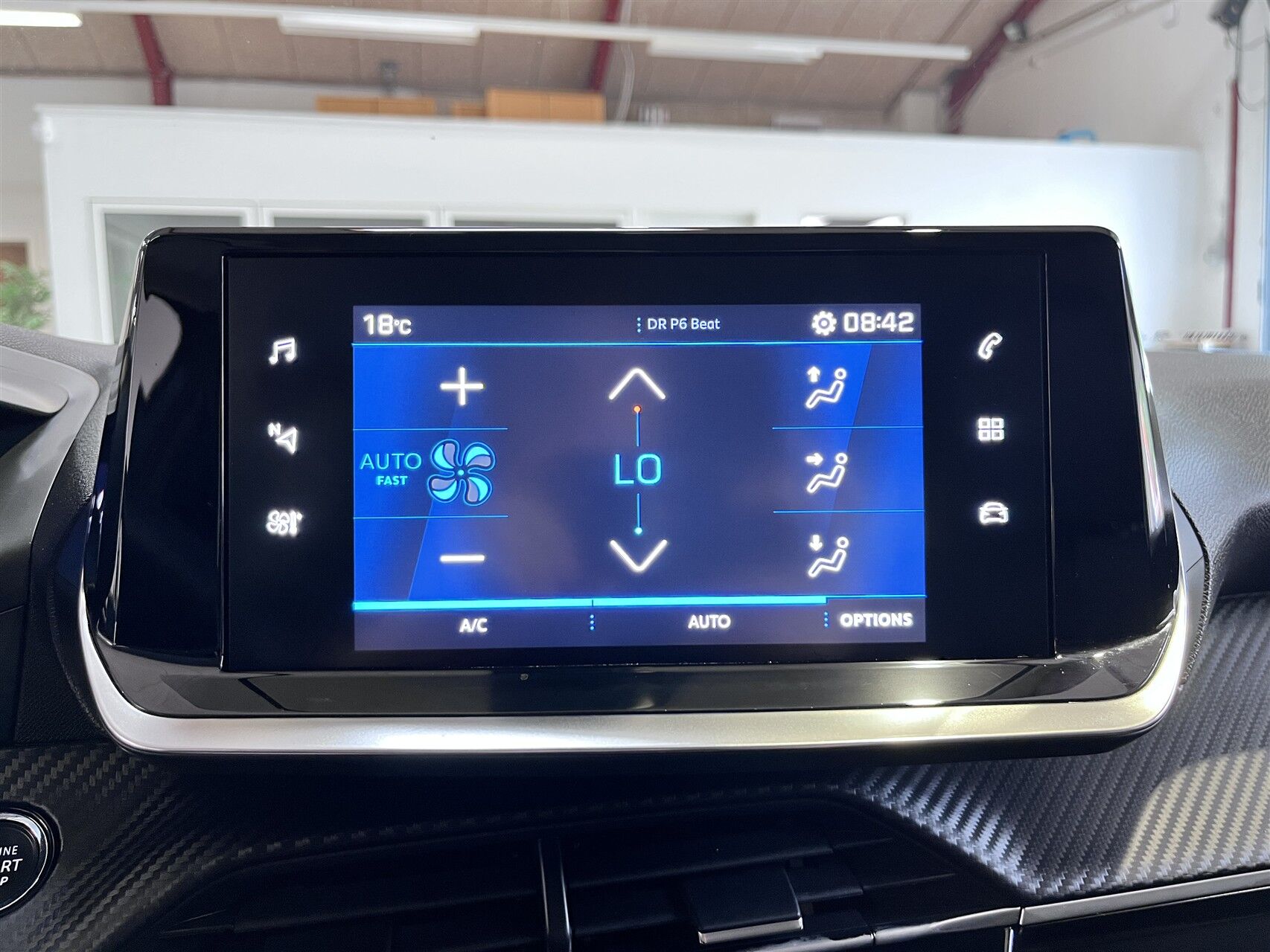 Billede af Peugeot 2008 1,2 PureTech Selection Tech EAT8 130HK 5d 8g Aut.