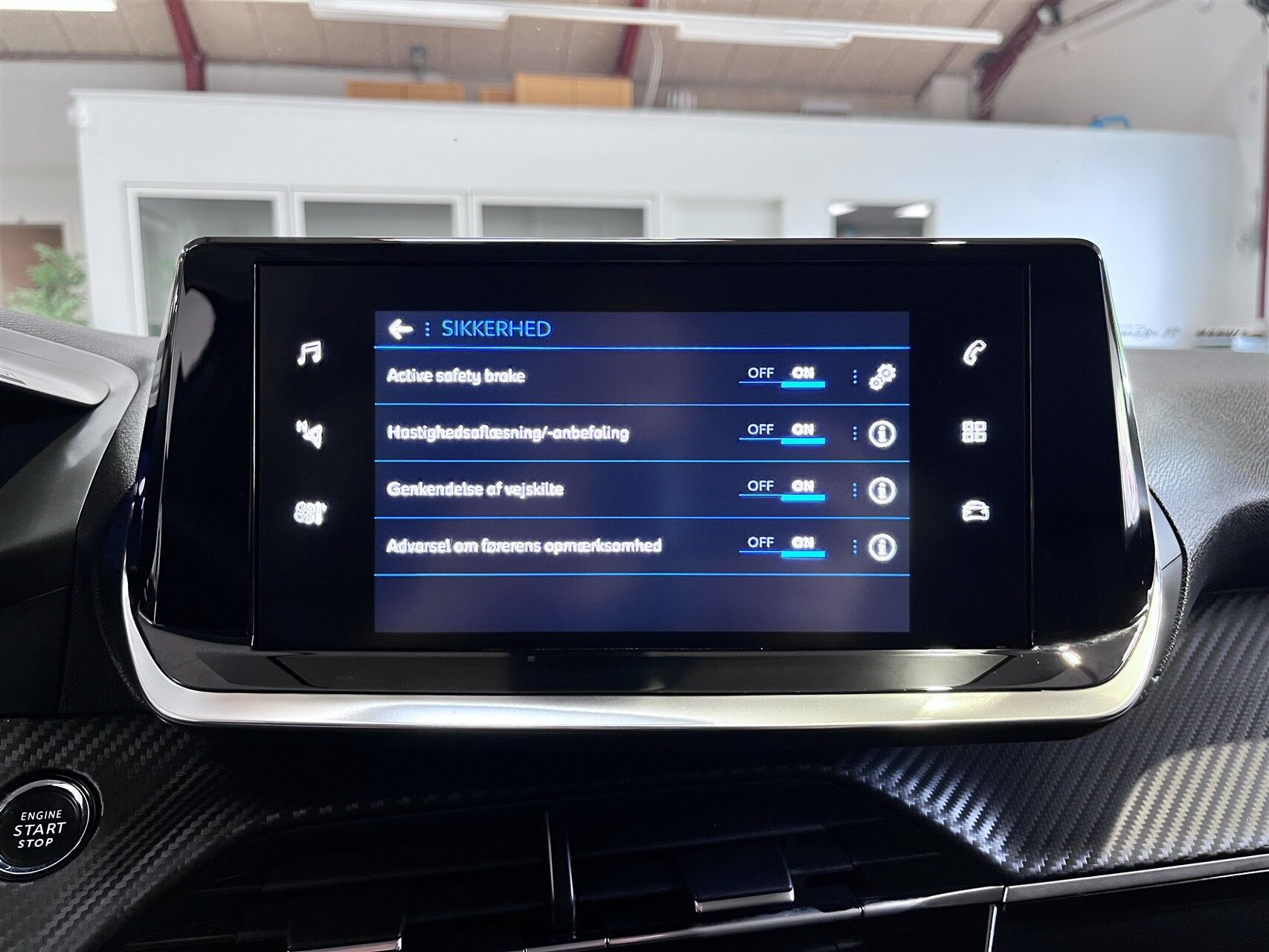 Billede af Peugeot 2008 1,2 PureTech Selection Tech EAT8 130HK 5d 8g Aut.