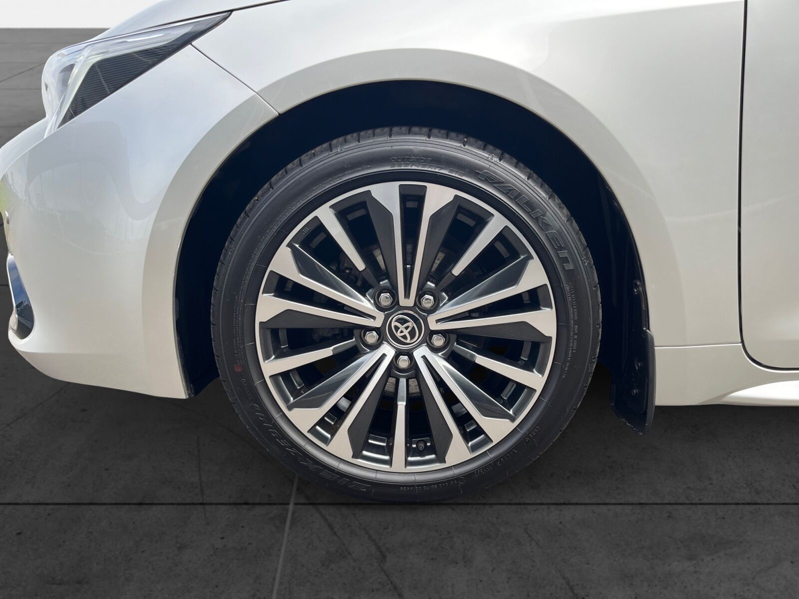 Billede af Toyota Corolla Touring Sports 1,8 Hybrid Style E-CVT 140HK Stc Trinl. Gear