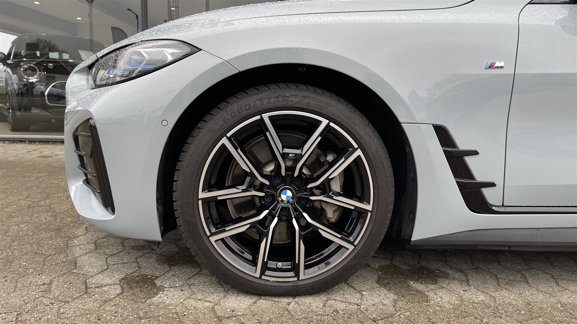 Billede af BMW i4 eDrive35 Fully Charged M-Sport 286HK 5d Trinl. Gear