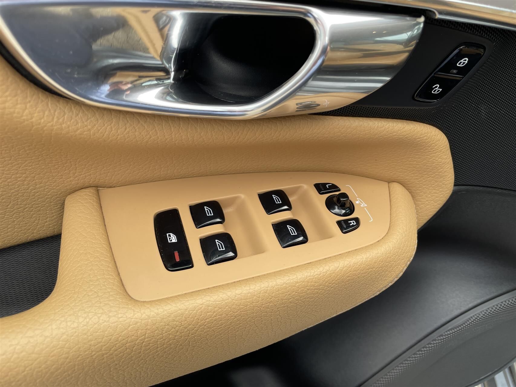 Billede af Volvo XC90 2,0 D5 Momentum AWD 225HK 5d 8g Aut.