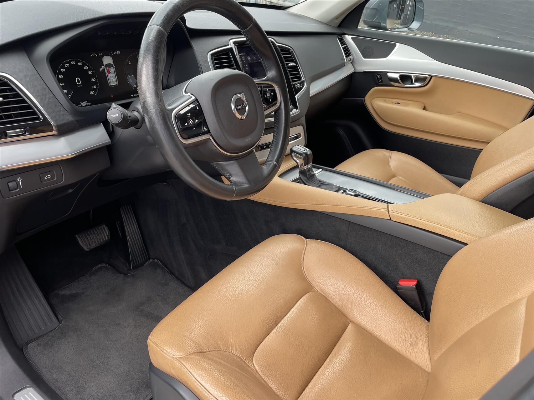 Billede af Volvo XC90 2,0 D5 Momentum AWD 225HK 5d 8g Aut.