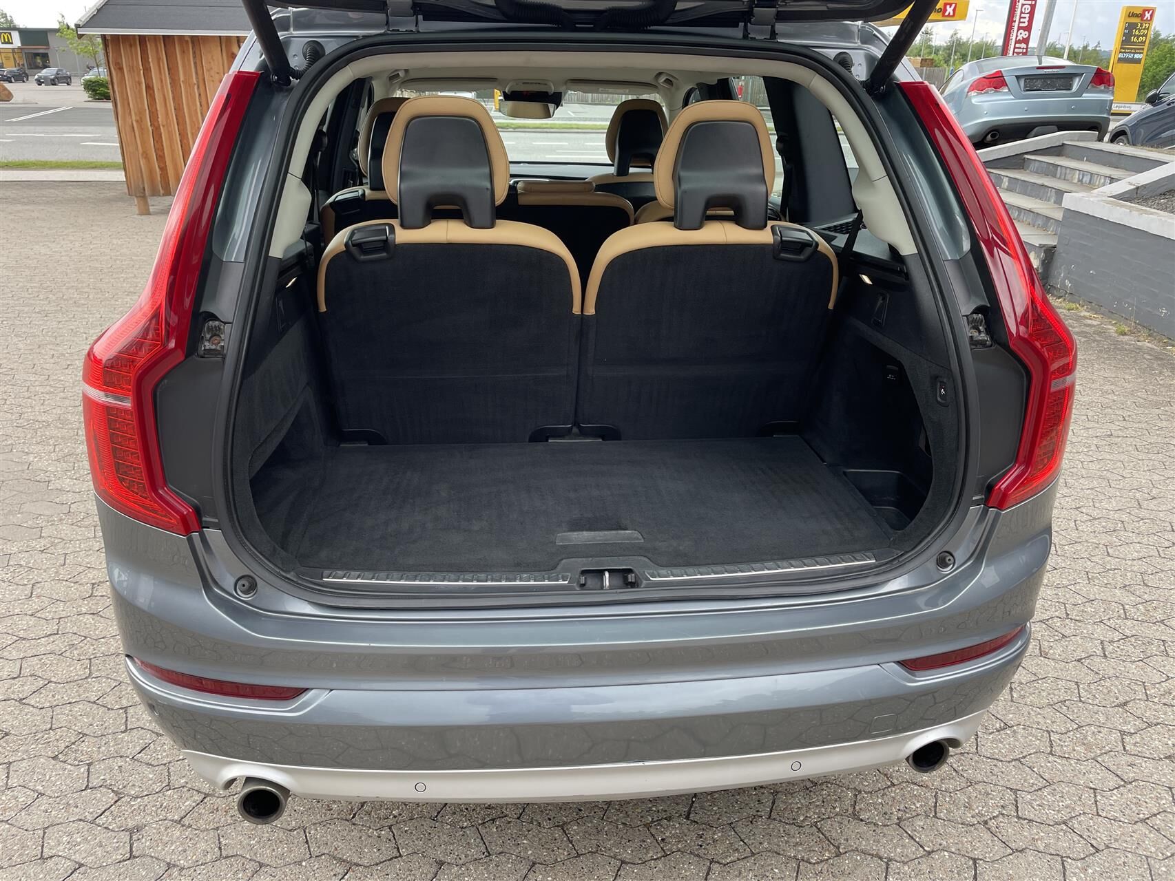 Billede af Volvo XC90 2,0 D5 Momentum AWD 225HK 5d 8g Aut.