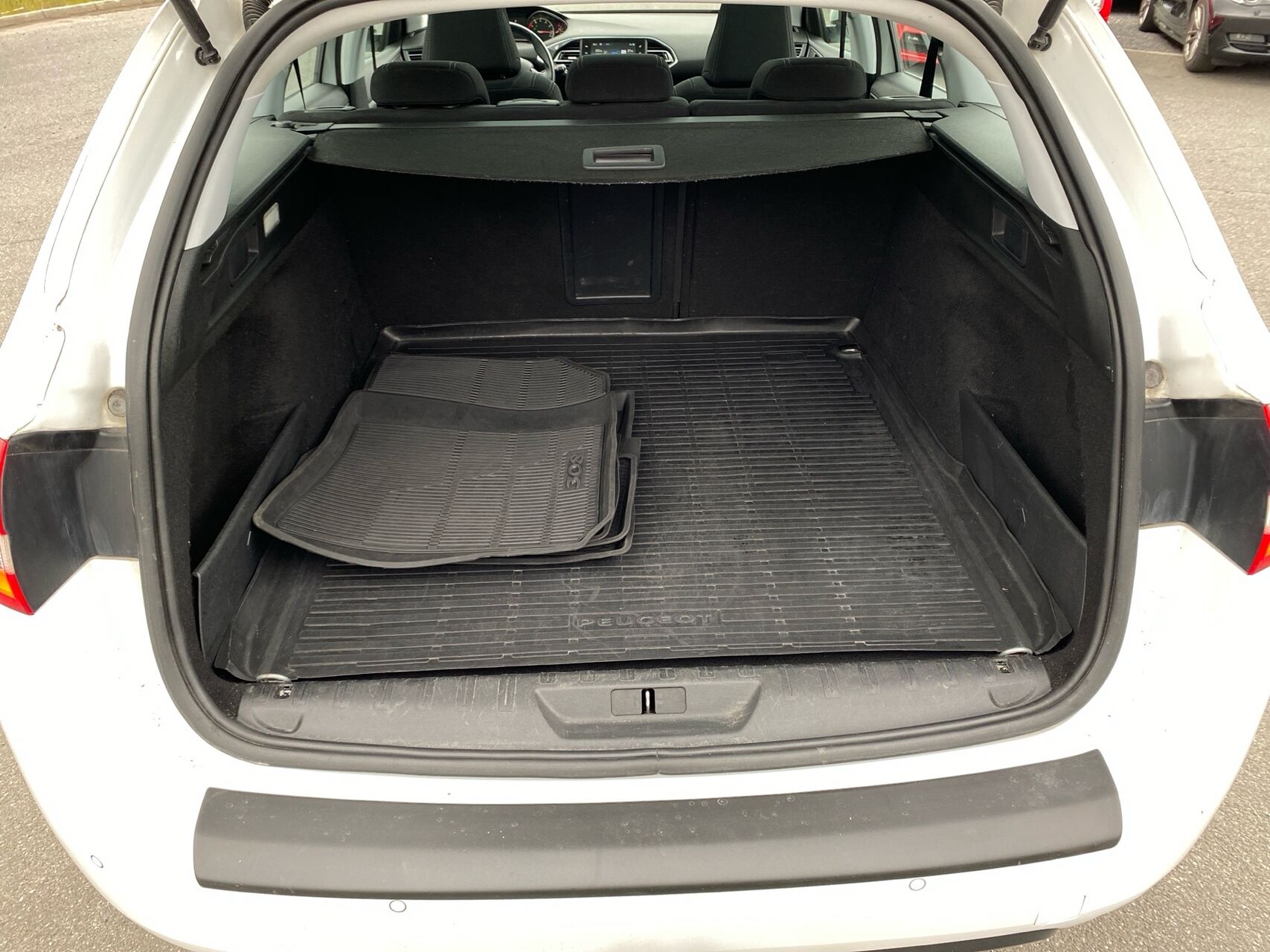 Billede af Peugeot 308 SW 1,2 e-THP Selection Sky EAT6 130HK Stc 6g Aut.