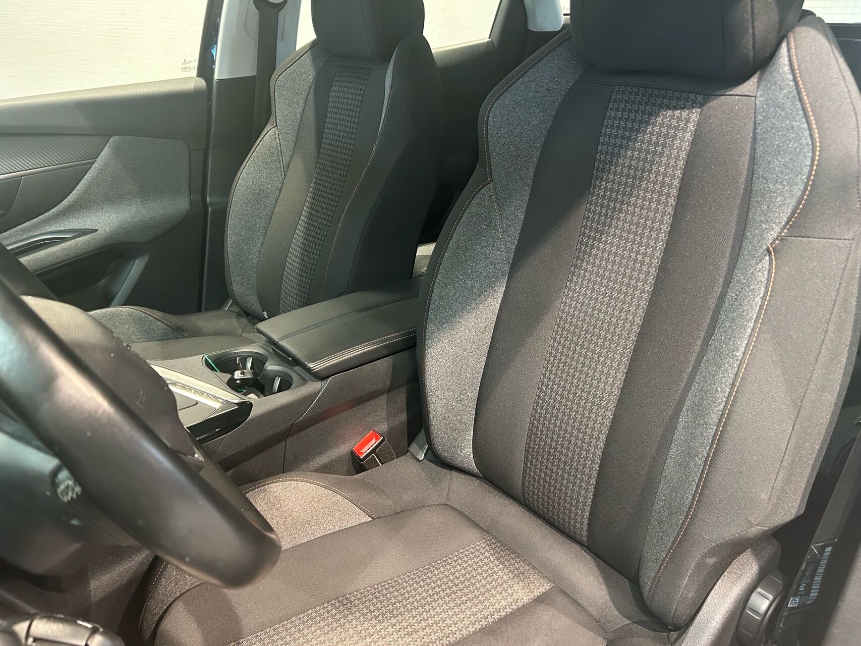 Billede af Peugeot 3008 1,2 PureTech Strike 130HK 5d 6g