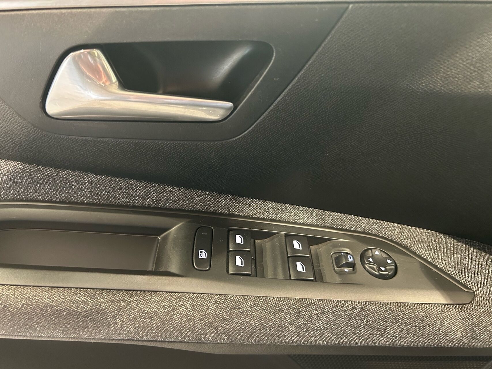 Billede af Peugeot 3008 1,2 PureTech Strike 130HK 5d 6g