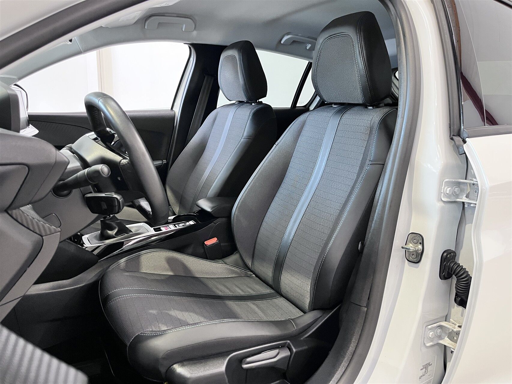 Billede af Peugeot 208 1,2 PureTech Black Selection 100HK 5d 6g