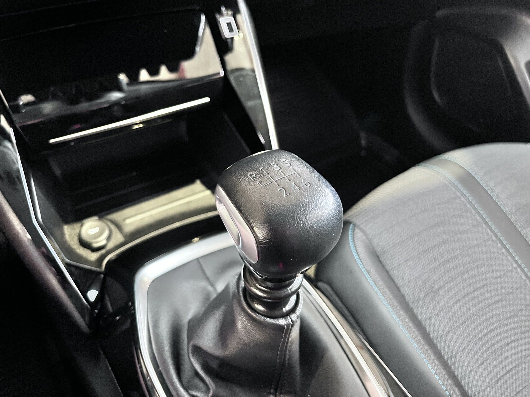 Billede af Peugeot 208 1,2 PureTech Black Selection 100HK 5d 6g