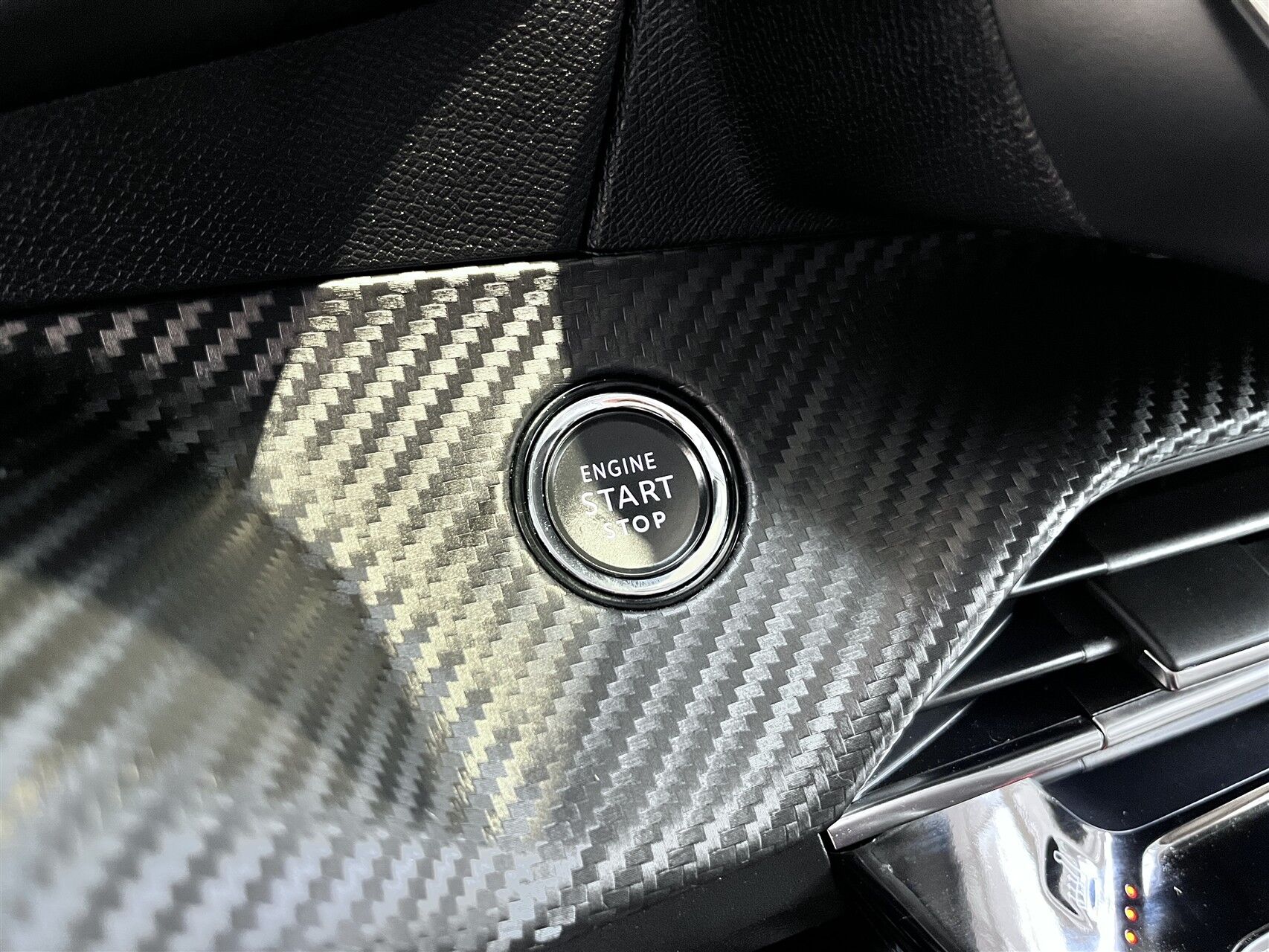 Billede af Peugeot 208 1,2 PureTech Black Selection 100HK 5d 6g