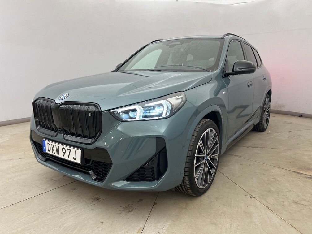 Billede af BMW iX1 xDrive30 Fully Charged 4x4 313HK 5d Aut.