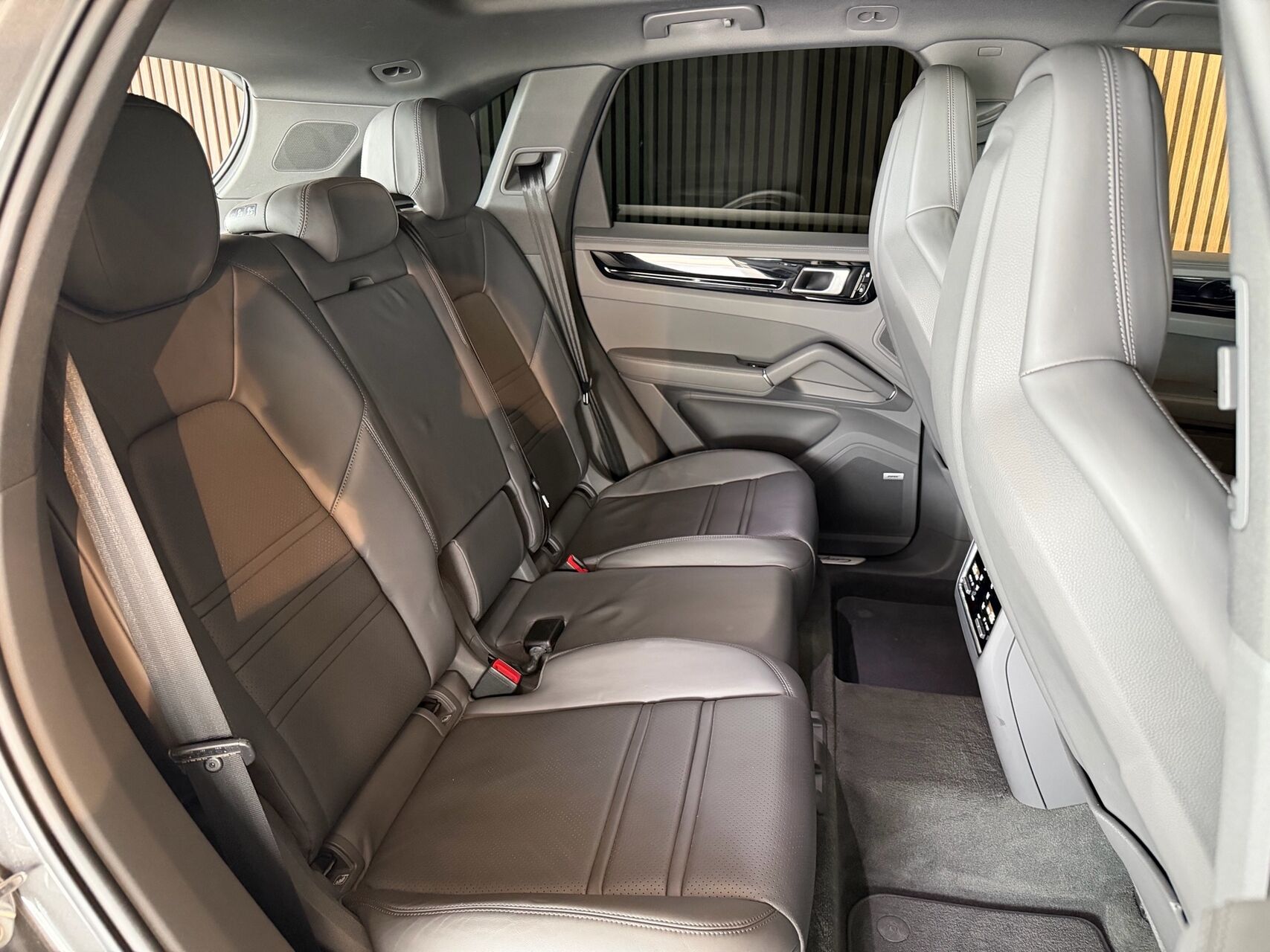 Billede af Porsche Cayenne 3,0 E-Hybrid 4WD Tiptr. 462HK 5d 8g Aut.