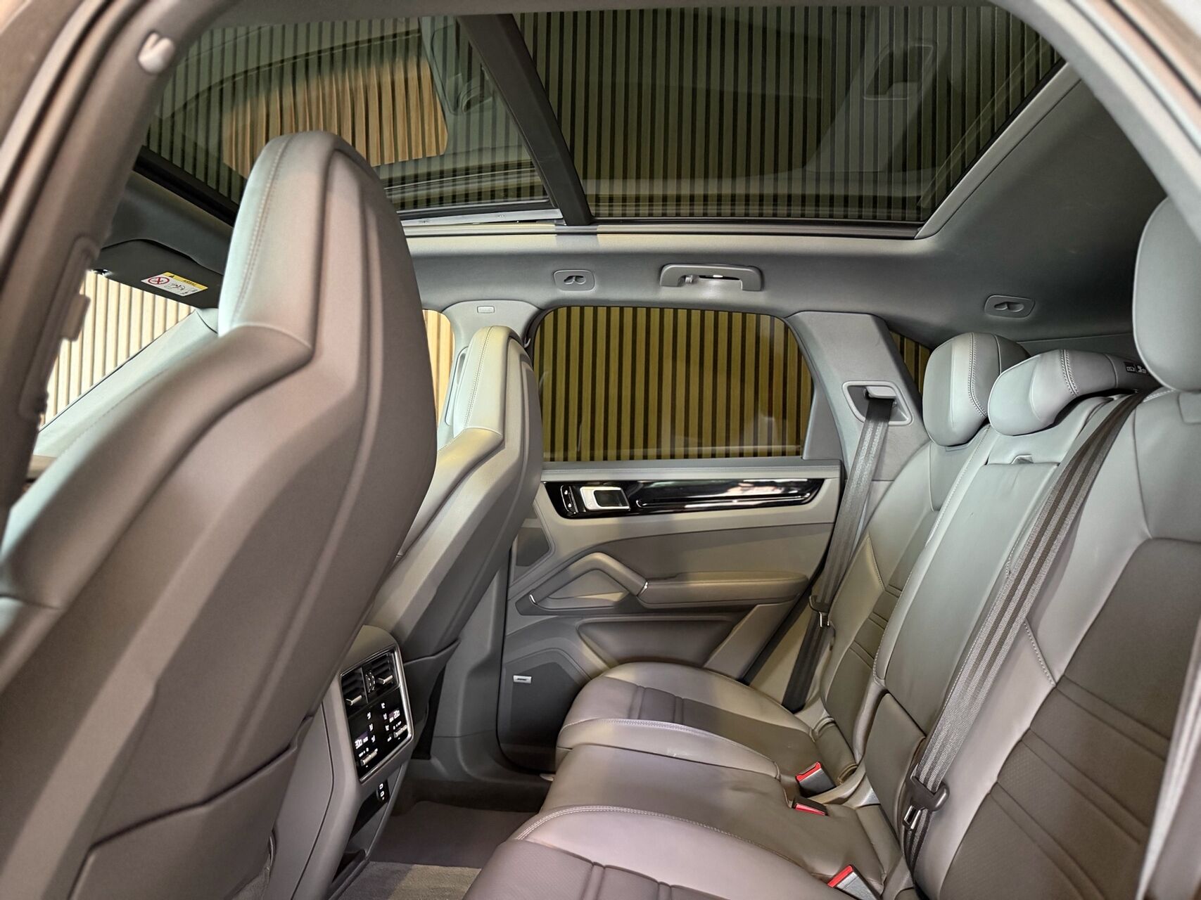 Billede af Porsche Cayenne 3,0 E-Hybrid 4WD Tiptr. 462HK 5d 8g Aut.