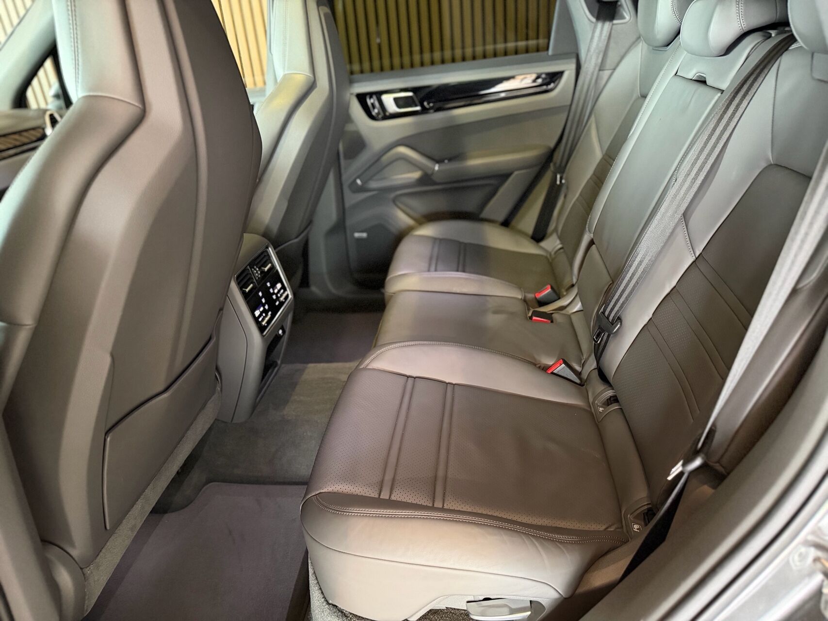Billede af Porsche Cayenne 3,0 E-Hybrid 4WD Tiptr. 462HK 5d 8g Aut.