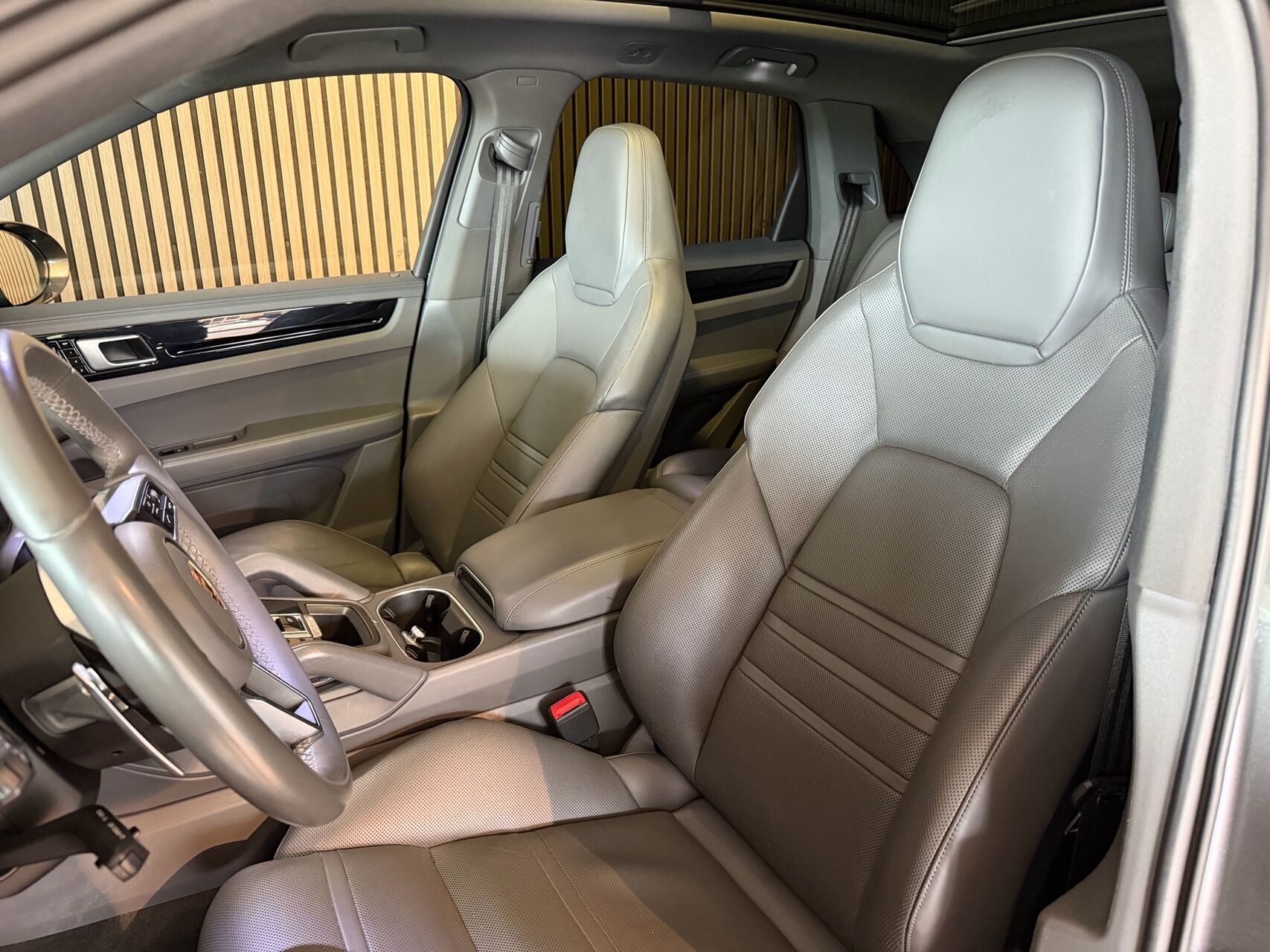 Billede af Porsche Cayenne 3,0 E-Hybrid 4WD Tiptr. 462HK 5d 8g Aut.