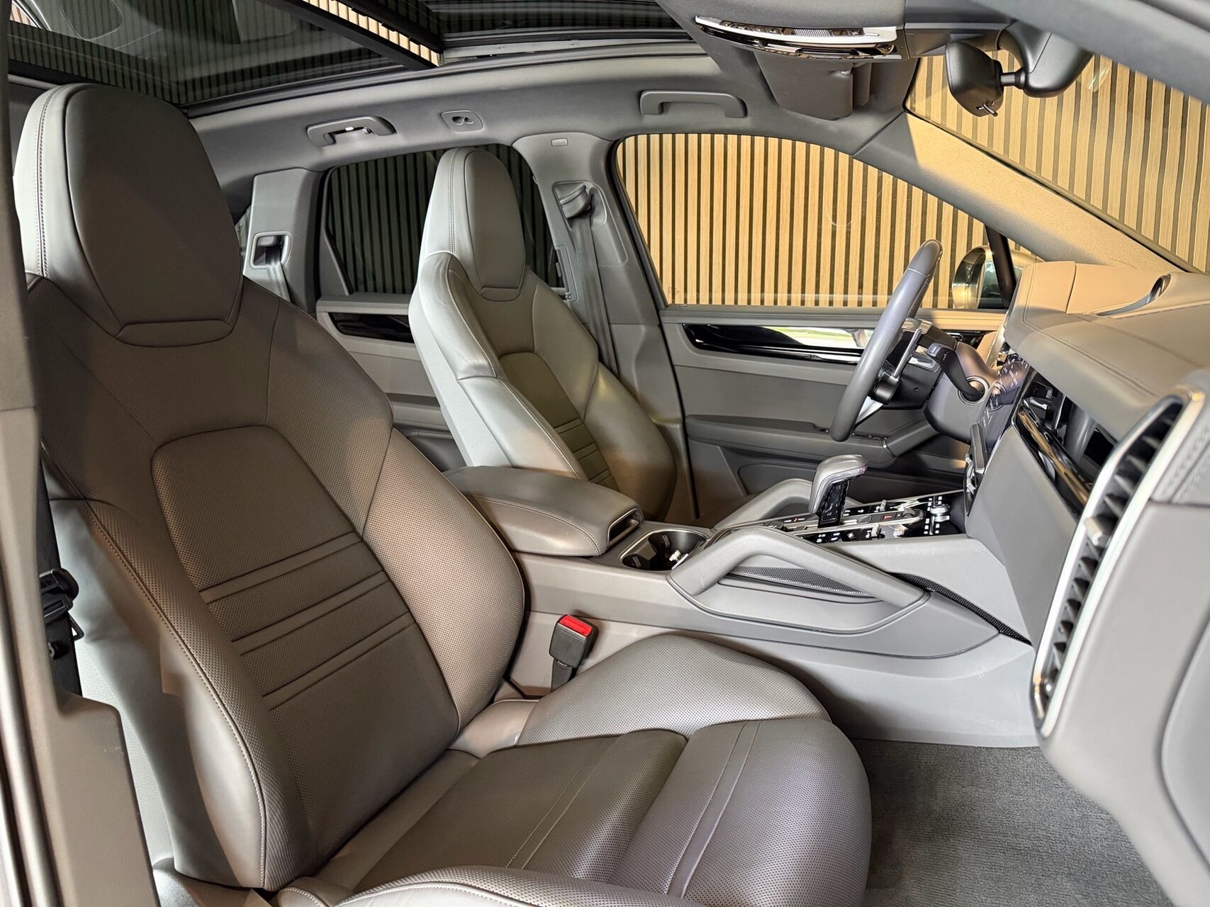 Billede af Porsche Cayenne 3,0 E-Hybrid 4WD Tiptr. 462HK 5d 8g Aut.