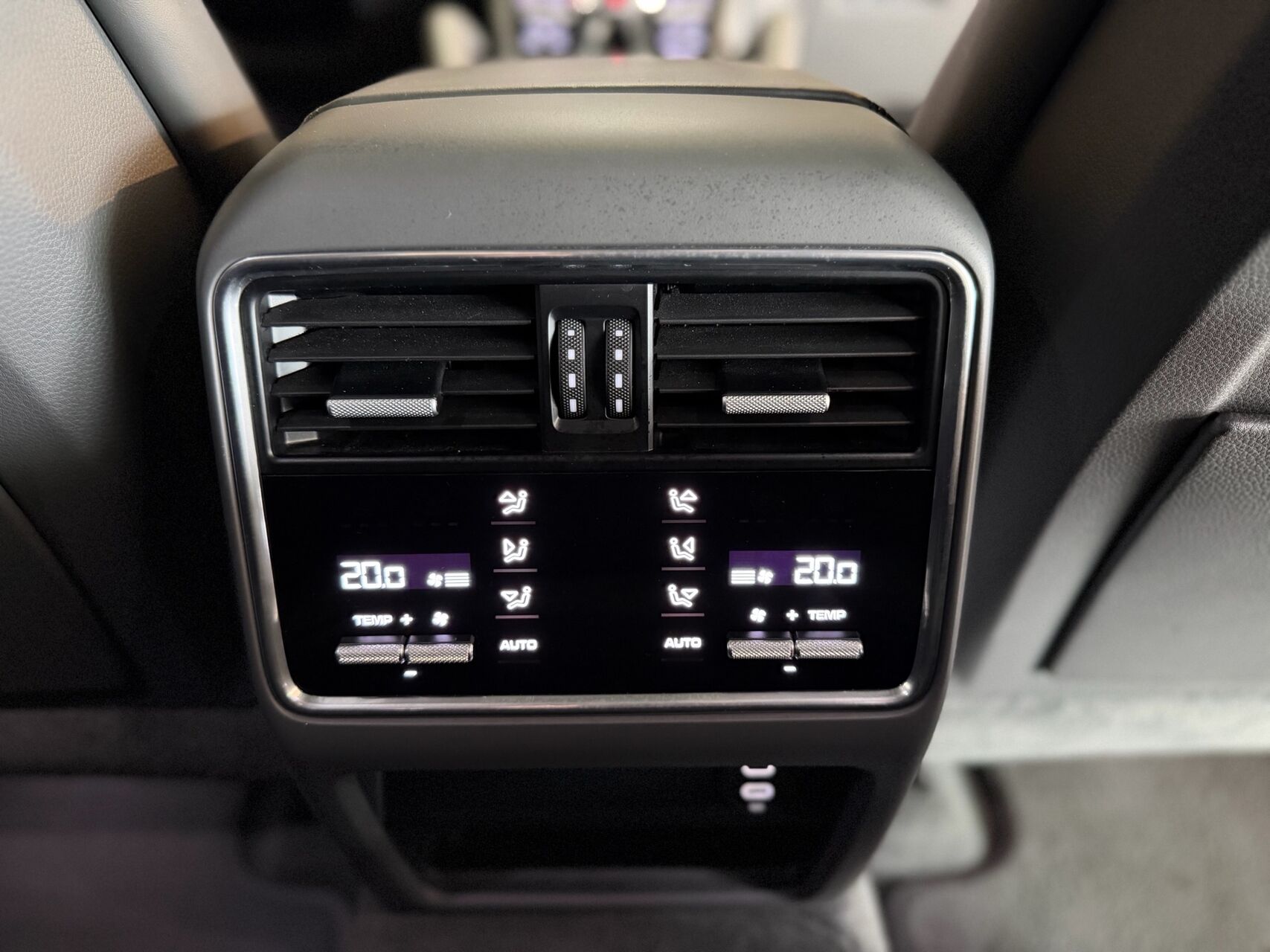 Billede af Porsche Cayenne 3,0 E-Hybrid 4WD Tiptr. 462HK 5d 8g Aut.