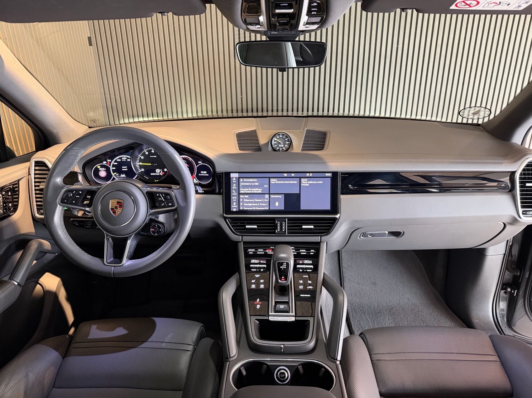 Billede af Porsche Cayenne 3,0 E-Hybrid 4WD Tiptr. 462HK 5d 8g Aut.