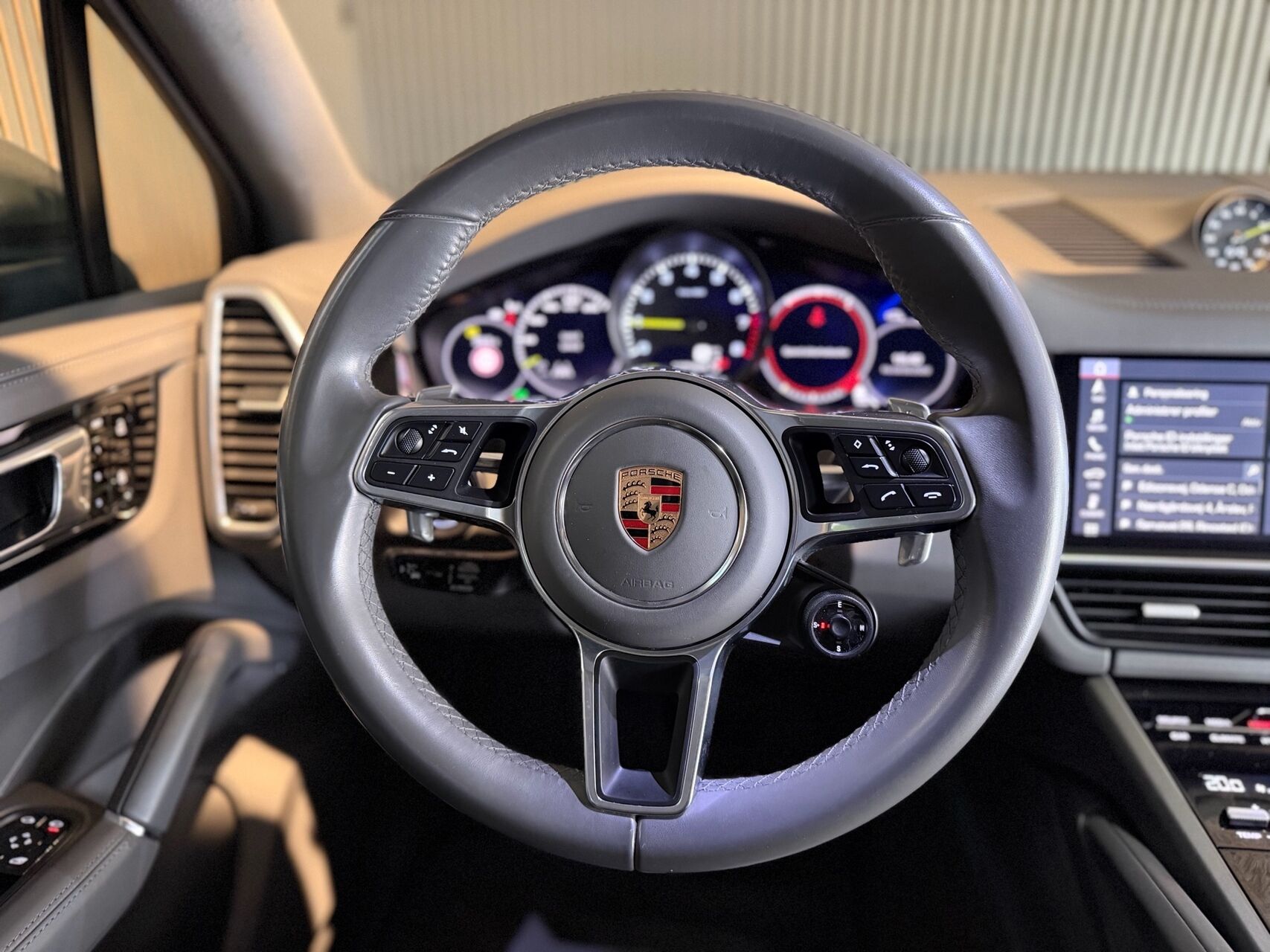 Billede af Porsche Cayenne 3,0 E-Hybrid 4WD Tiptr. 462HK 5d 8g Aut.