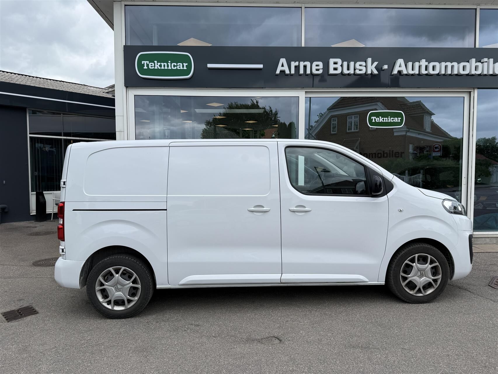 Billede af Citroën Jumpy L2 2,0 Blue HDi Masterline EAT8 145HK Van 8g Aut.