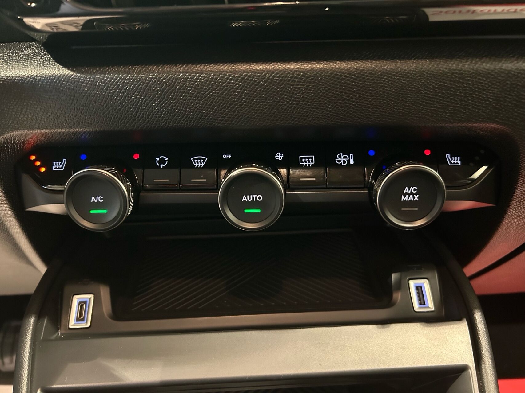 Billede af Citroën C4 1,2 PureTech Iconic EAT8 130HK 5d 8g Aut.