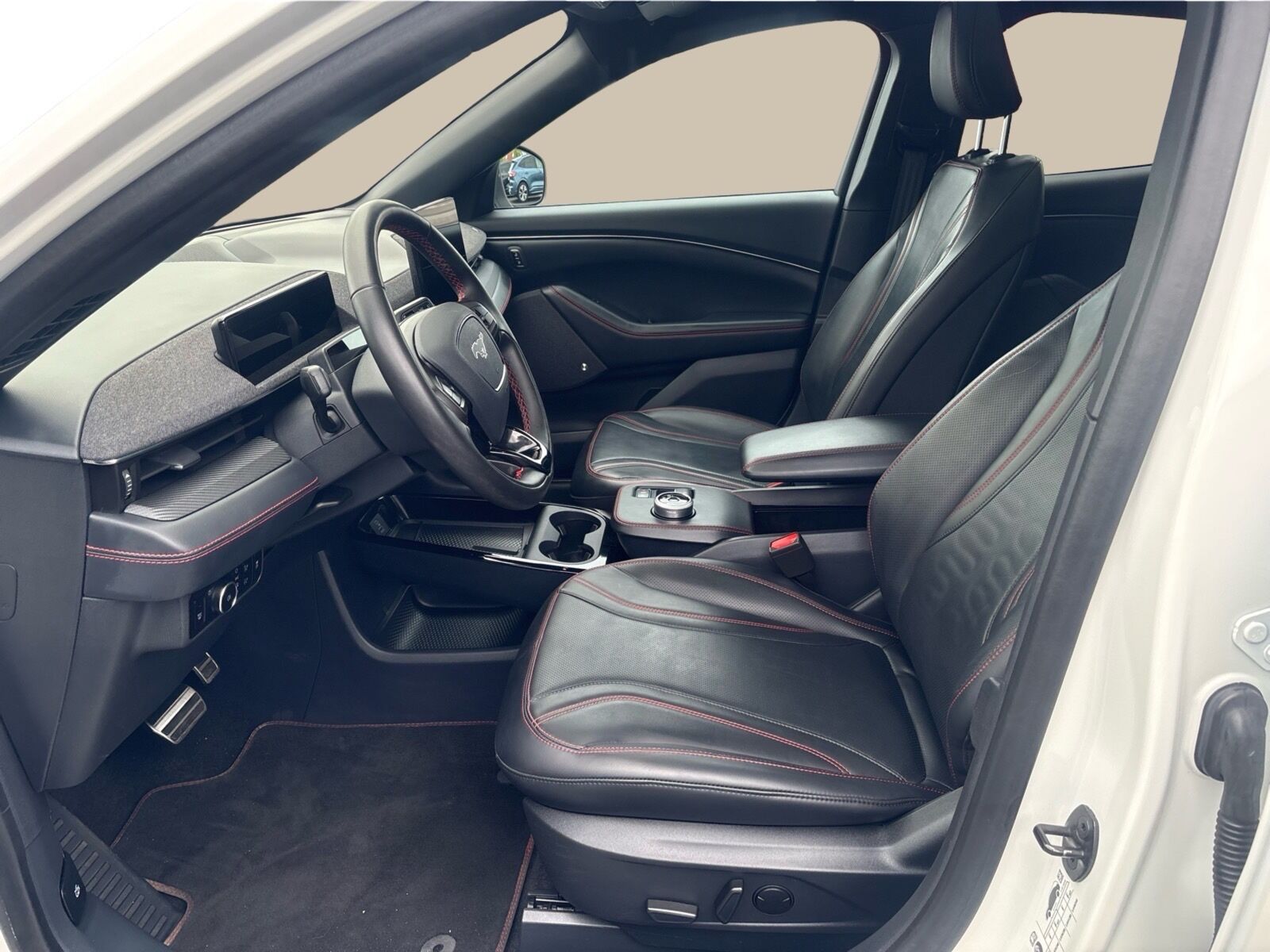 Billede af Ford Mustang Mach-E EL UR Premium AWD 351HK 5d Aut.