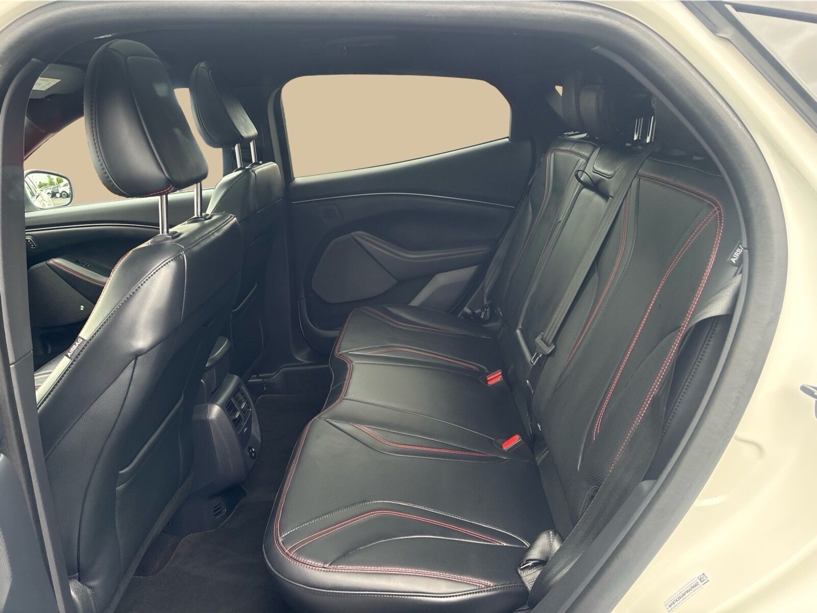 Billede af Ford Mustang Mach-E EL UR Premium AWD 351HK 5d Aut.