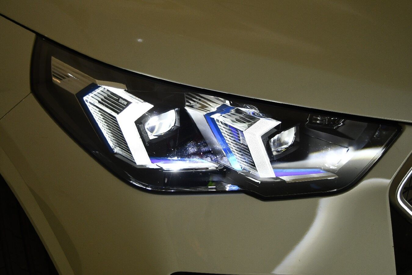Billede af BMW iX2 eDrive20 Fully Charged 204HK 5d Aut.