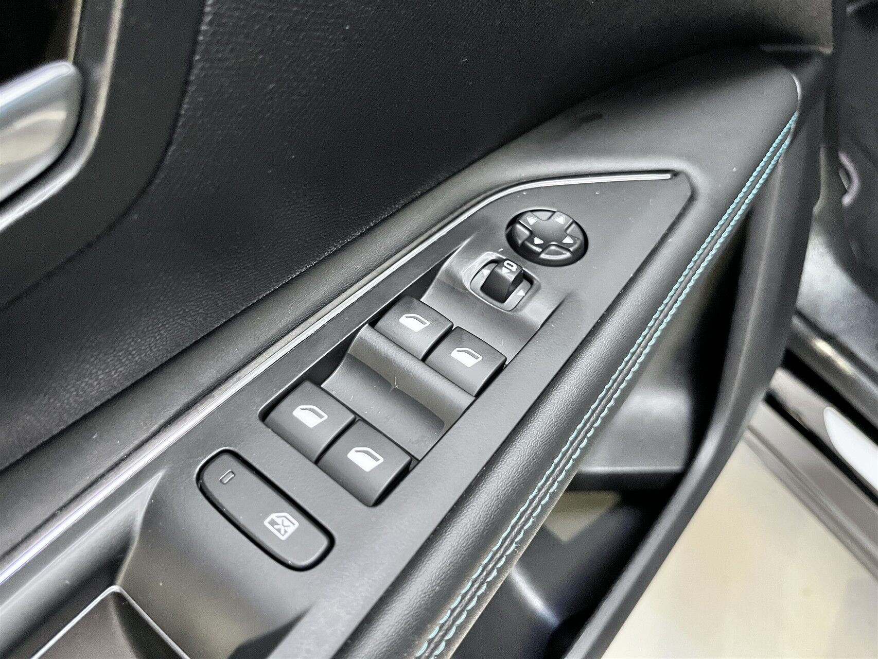 Billede af Peugeot 3008 1,6 PureTech  Plugin-hybrid Allure Pack EAT8 225HK 5d 8g Aut.
