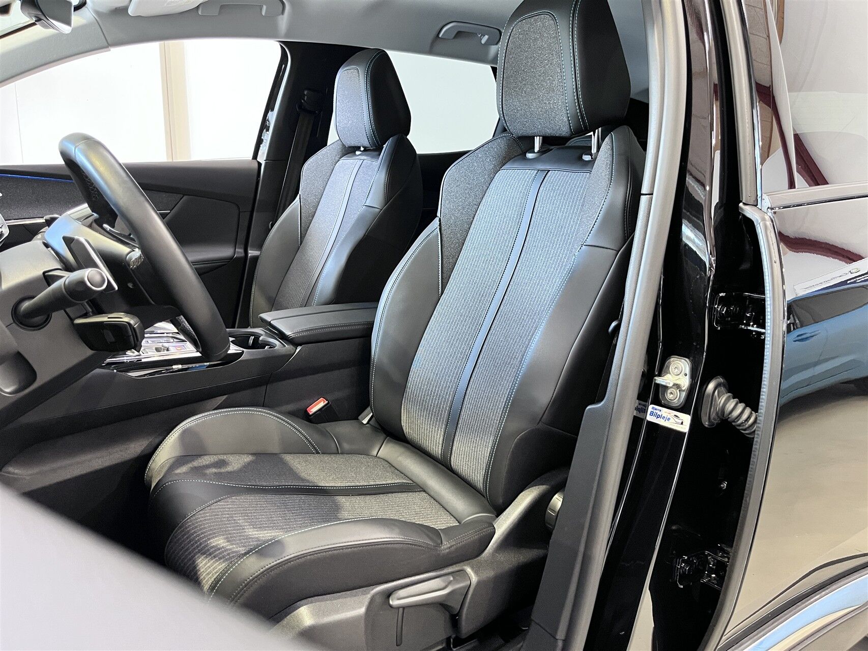Billede af Peugeot 3008 1,6 PureTech  Plugin-hybrid Allure Pack EAT8 225HK 5d 8g Aut.