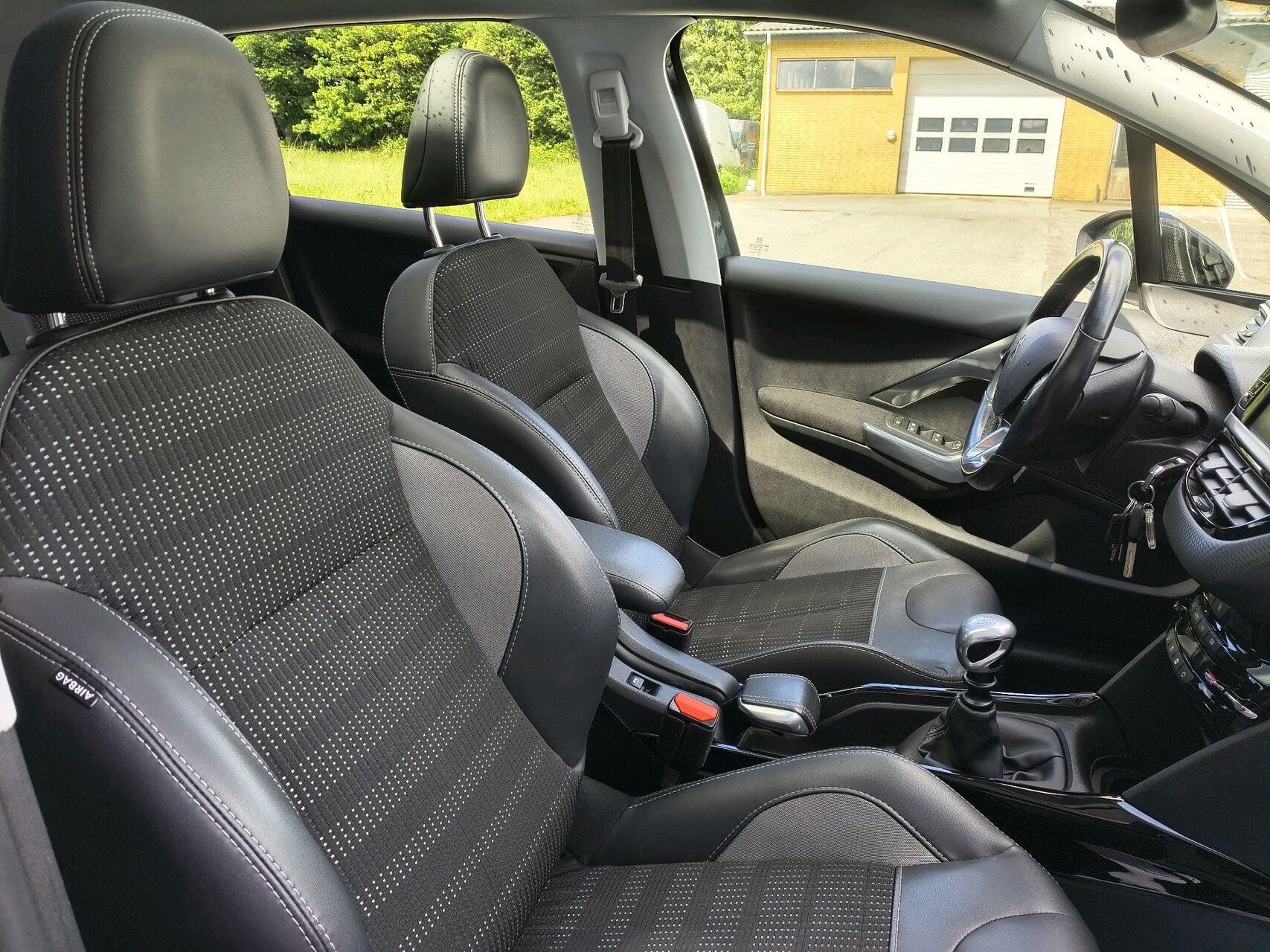 Billede af Peugeot 2008 1,2 PureTech Selection Sky 130HK 5d 6g