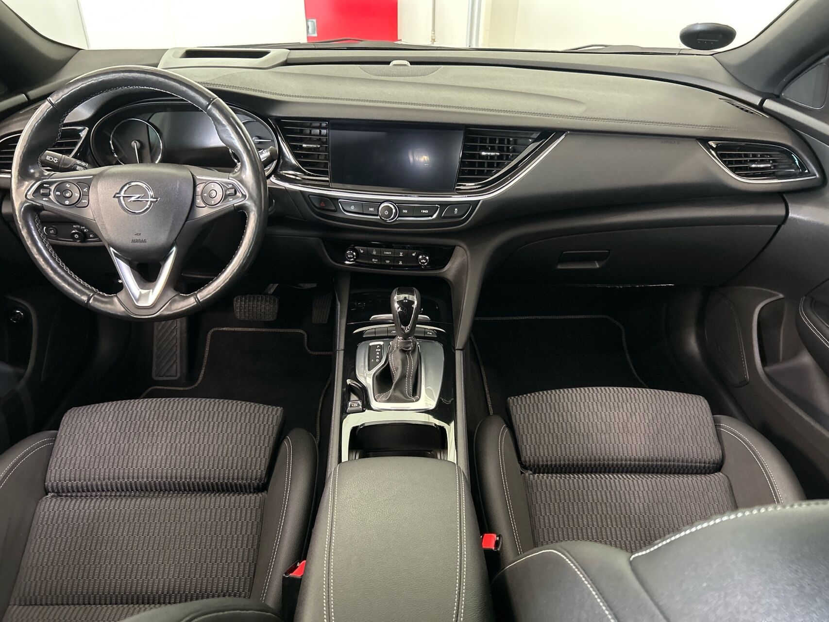 Billede af Opel Insignia Sports Tourer 2,0 D Business Ultimate 174HK Stc 8g Aut.