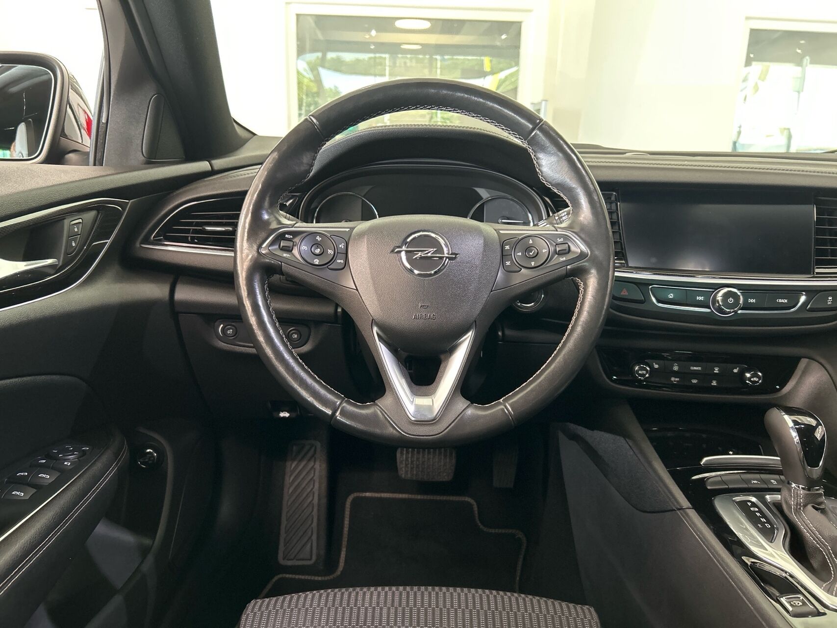 Billede af Opel Insignia Sports Tourer 2,0 D Business Ultimate 174HK Stc 8g Aut.