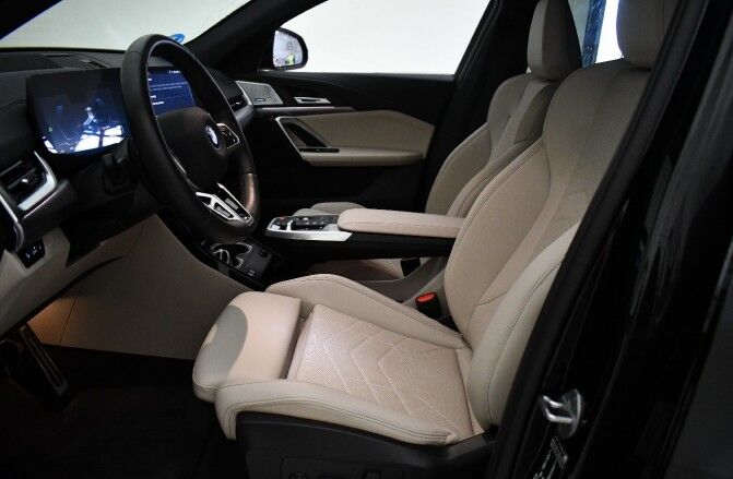 Billede af BMW iX2 eDrive20 Fully Charged 204HK 5d Aut.