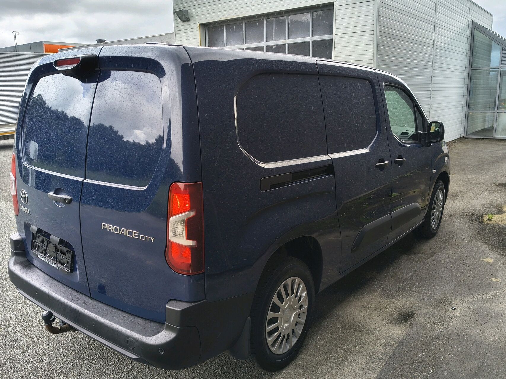 Billede af Toyota Proace City Long 1,5 D Comfort Smart Active Vision Dobbelt Bagdør 102HK Van