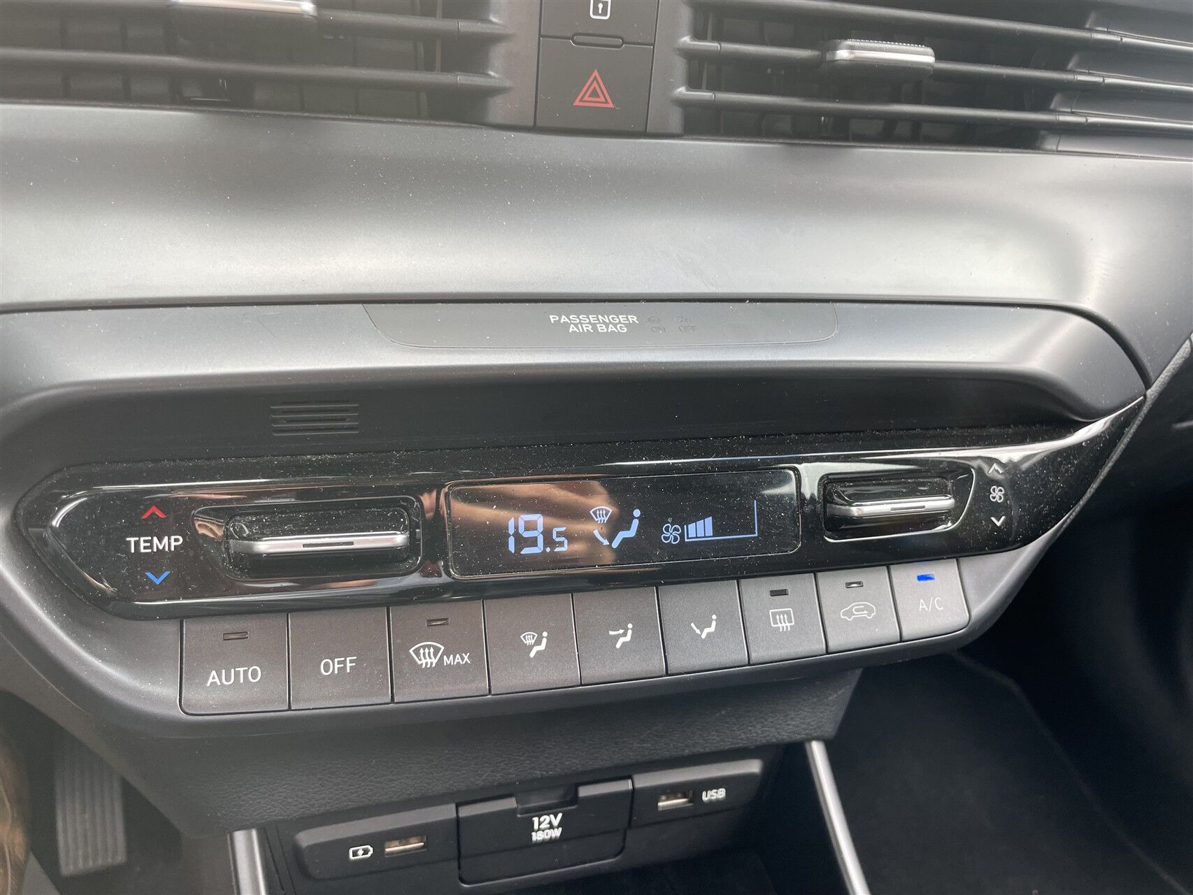Billede af Hyundai i20 1,0 MPI Essential DCT 100HK 5d 7g Aut.