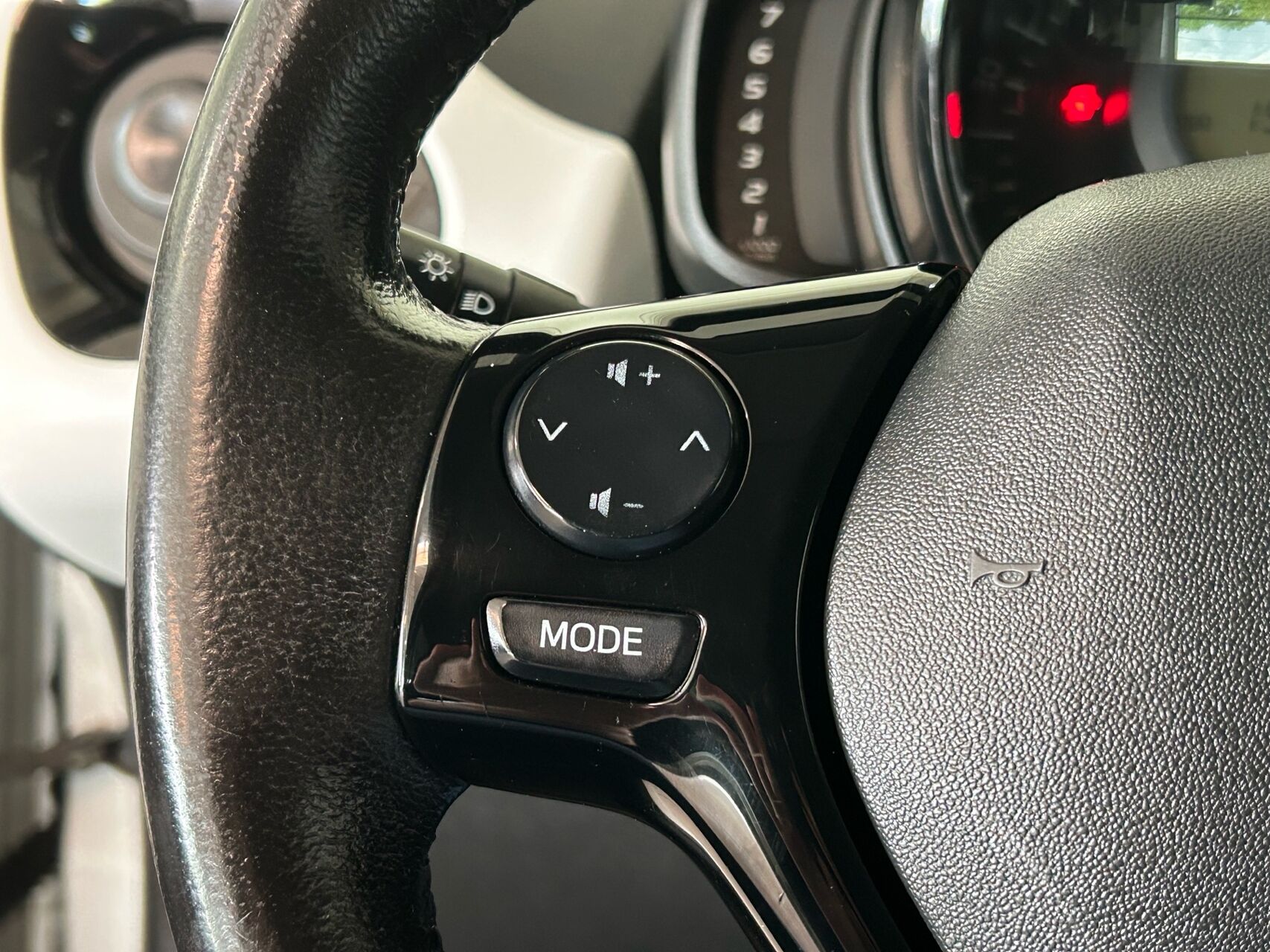 Billede af Peugeot 108 1,0 e-Vti White Edition 69HK 5d