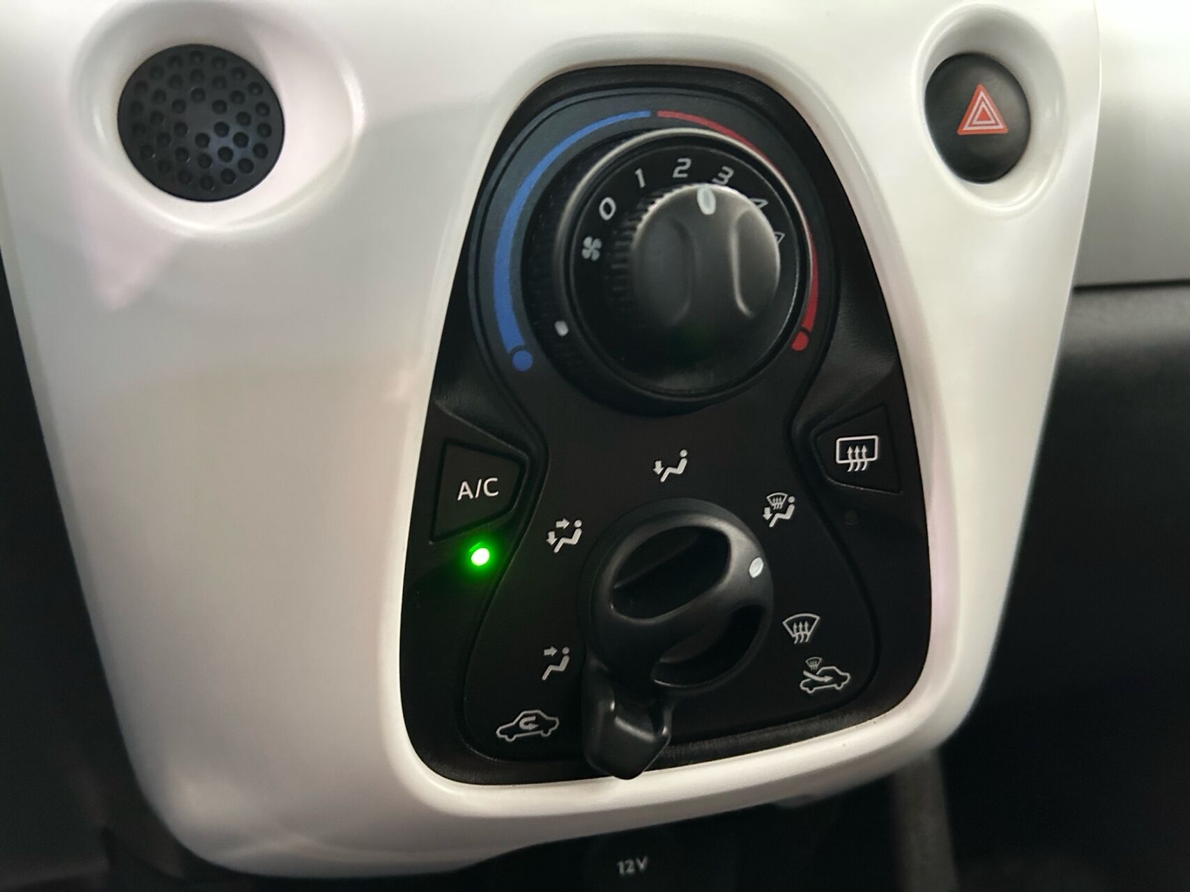 Billede af Peugeot 108 1,0 e-Vti White Edition 69HK 5d