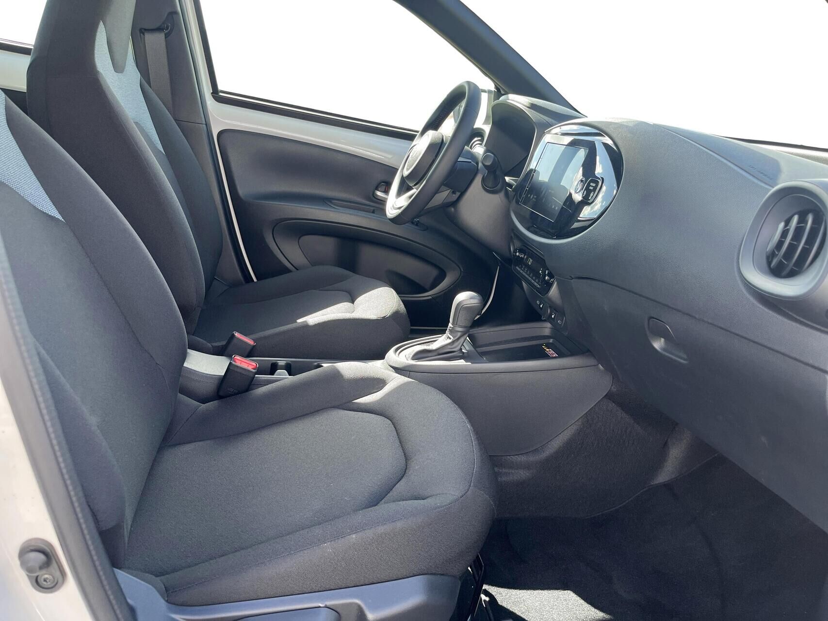 Billede af Toyota Aygo X 1,5 Hybrid Play Comfort CVT 116HK 5d Aut.