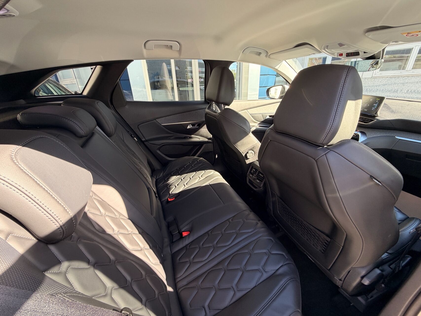 Billede af Peugeot 3008 1,6 PureTech  Plugin-hybrid Allure Pack LTD EAT8 225HK 5d 8g Aut.