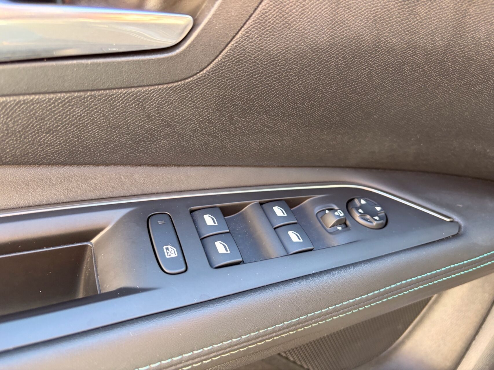 Billede af Peugeot 3008 1,6 PureTech  Plugin-hybrid Allure Pack LTD EAT8 225HK 5d 8g Aut.