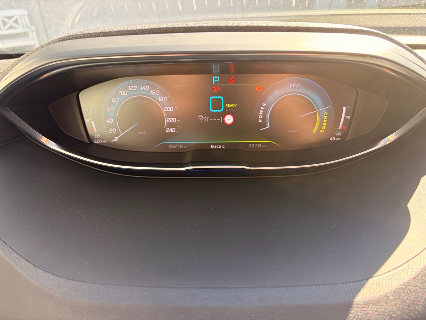 Billede af Peugeot 3008 1,6 PureTech  Plugin-hybrid Allure Pack LTD EAT8 225HK 5d 8g Aut.