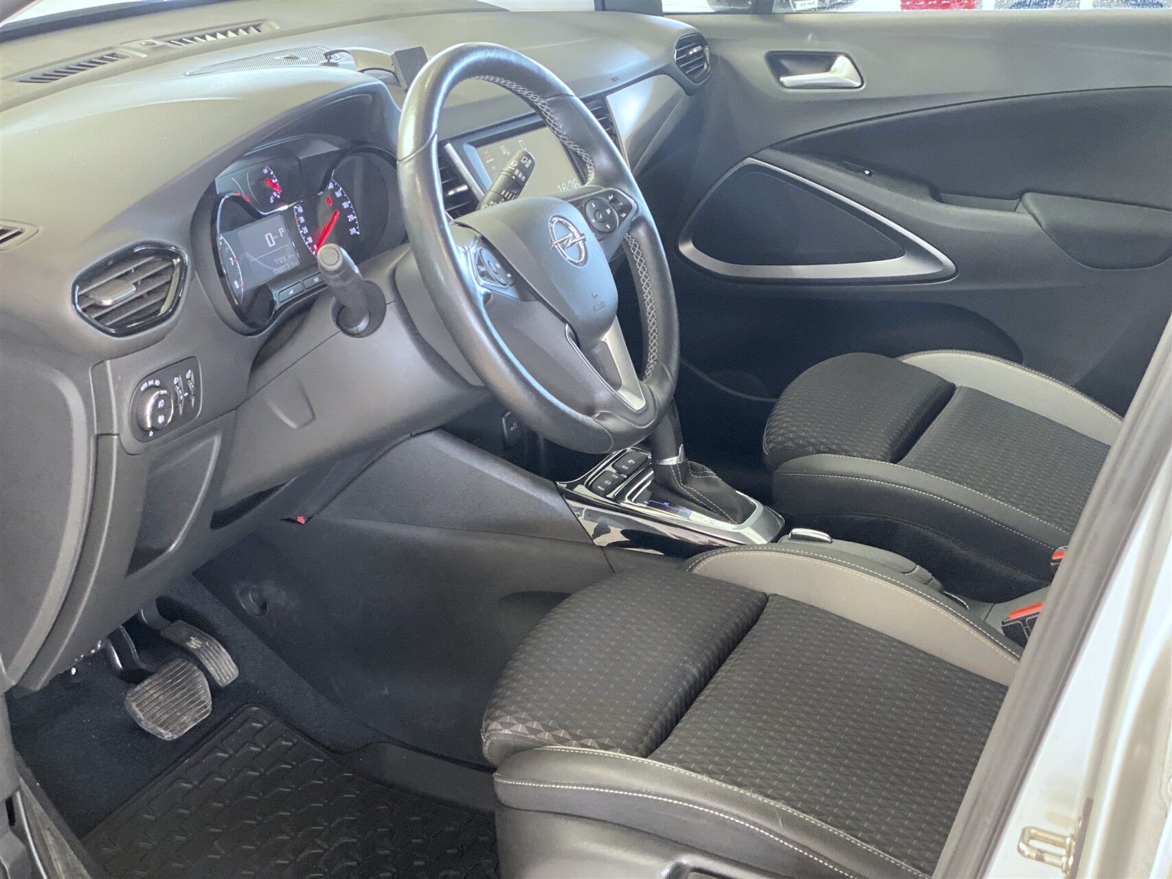 Billede af Opel Crossland X 1,2 Turbo Enjoy Start/Stop 110HK 5d 6g Aut.