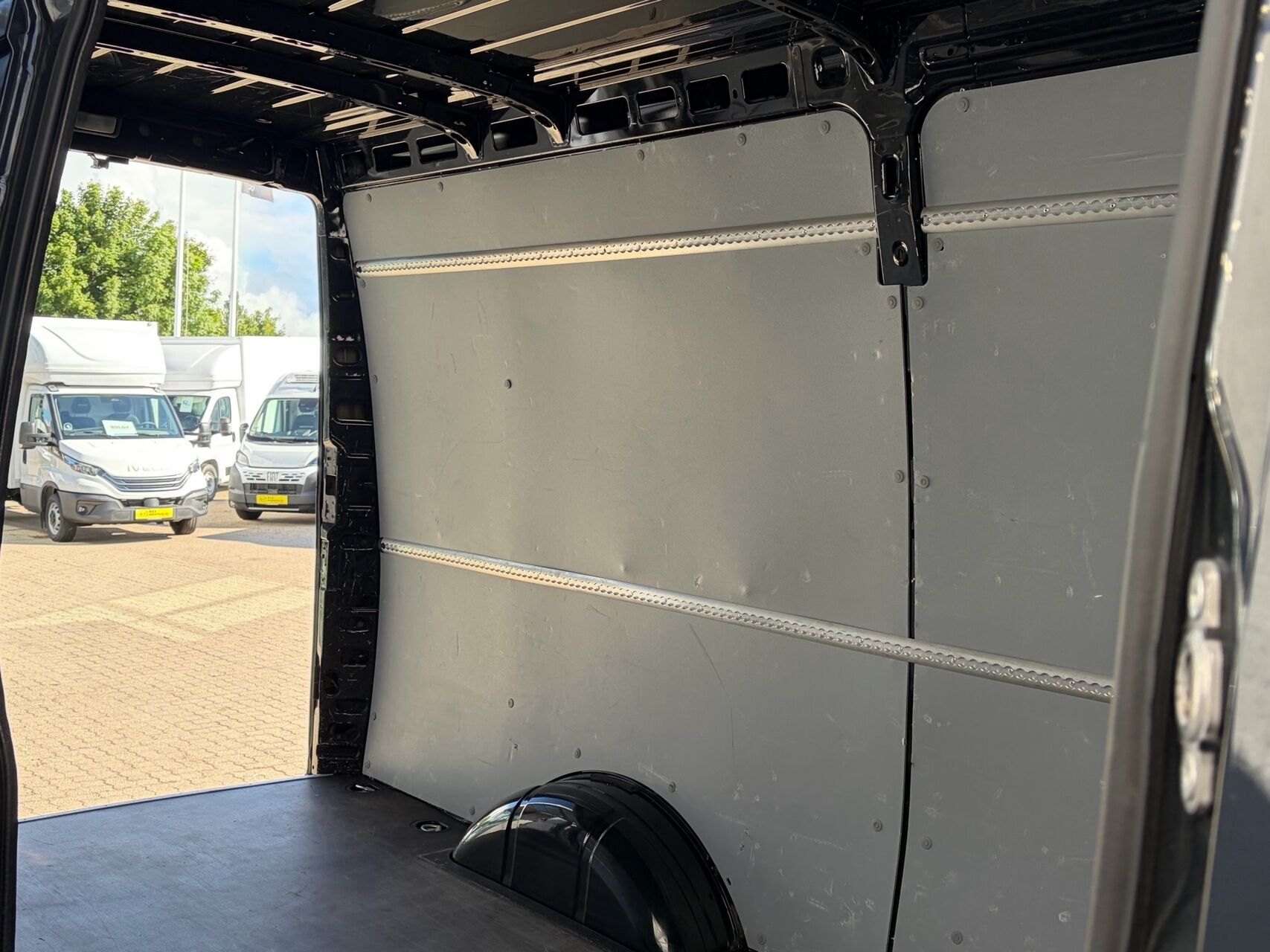 Billede af Iveco Daily 35S21 12m3 3,0 D Hi-Matic 210HK Van 8g Aut.