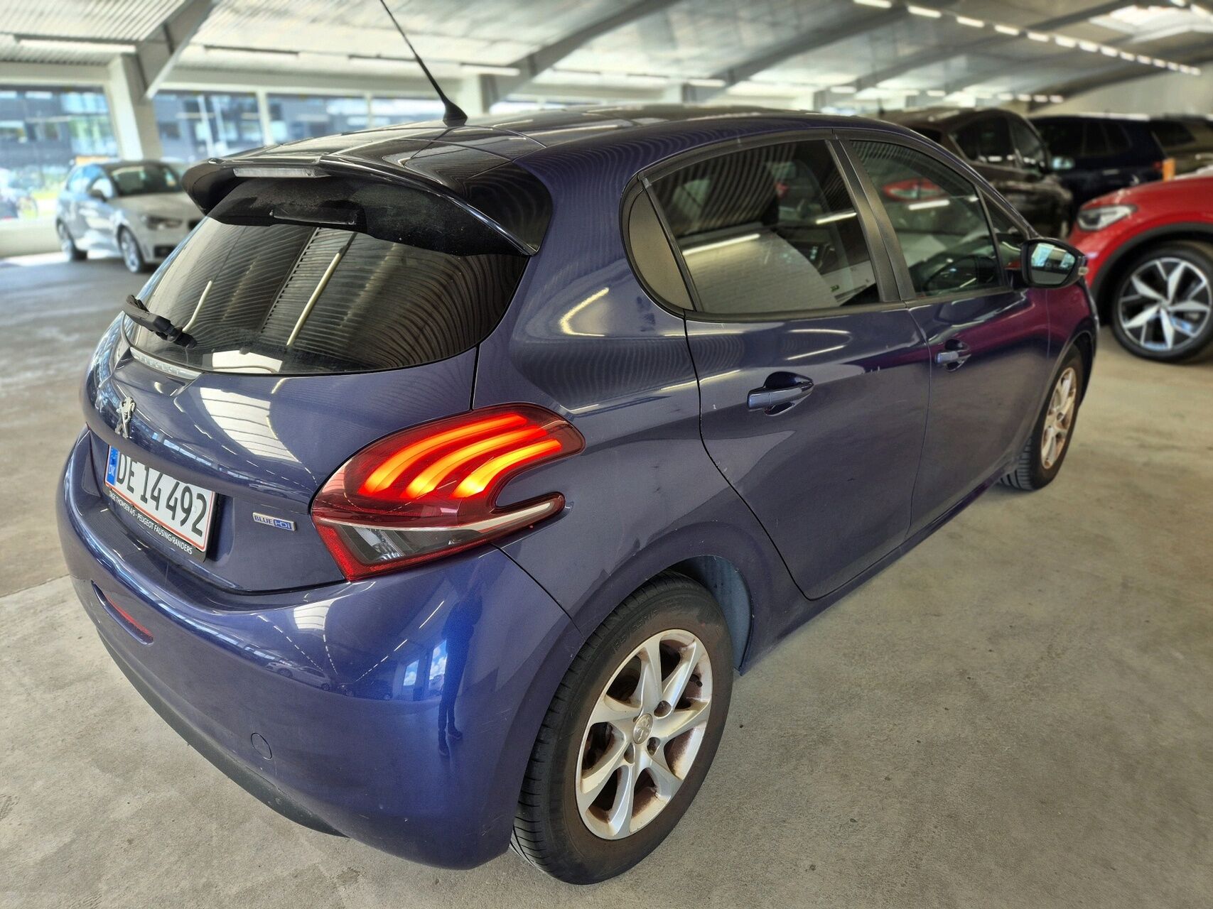 Billede af Peugeot 208 1,6 BlueHDi Envy Sky 100HK 5d