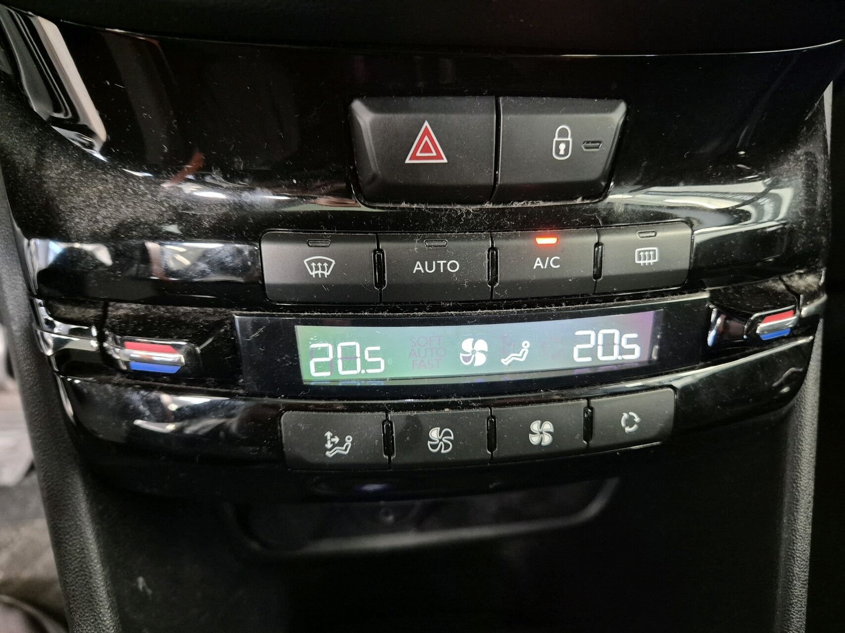 Billede af Peugeot 208 1,6 BlueHDi Envy Sky 100HK 5d