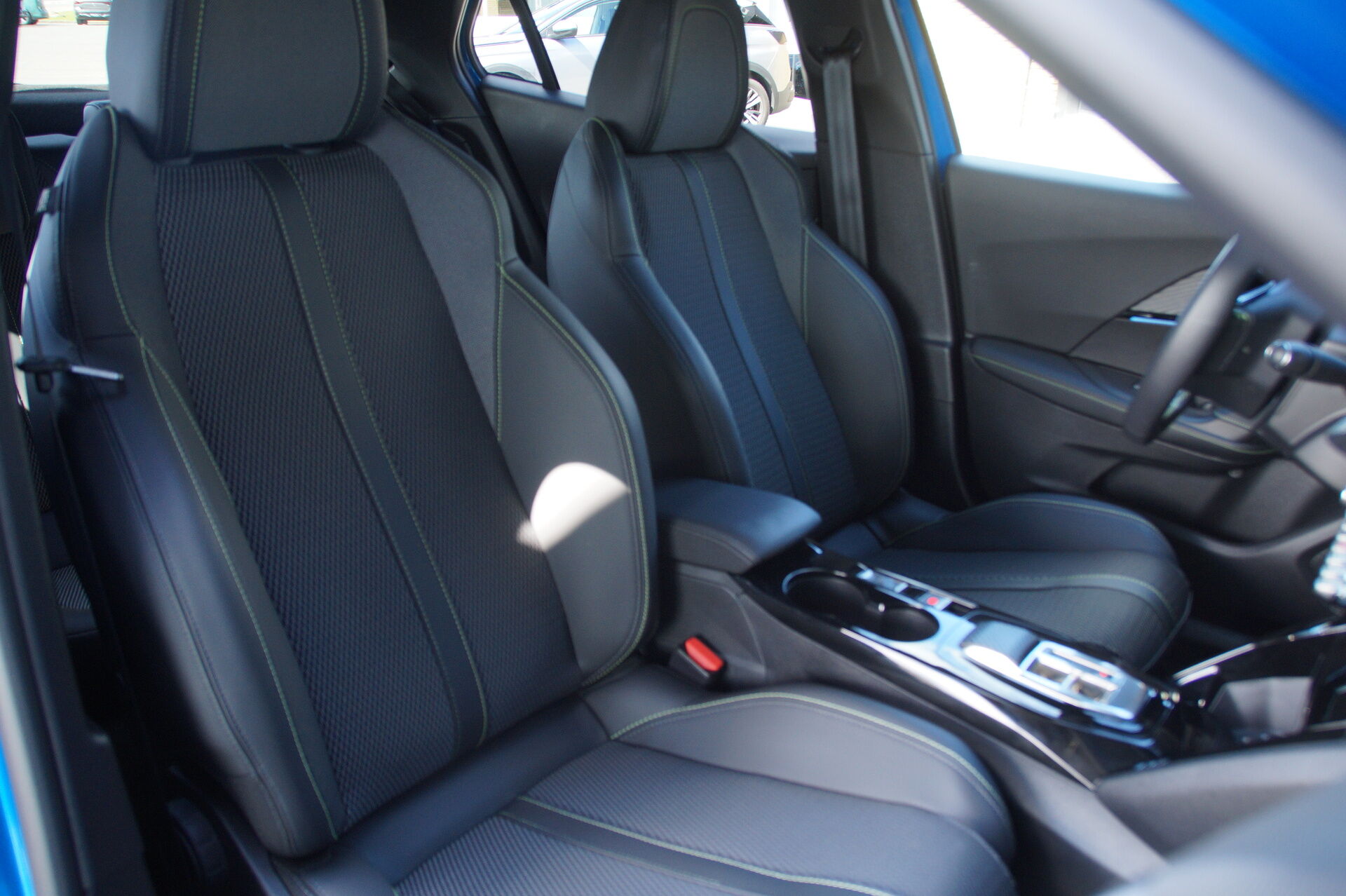 Billede af Peugeot e-2008 EL GT 156HK 5d Aut.