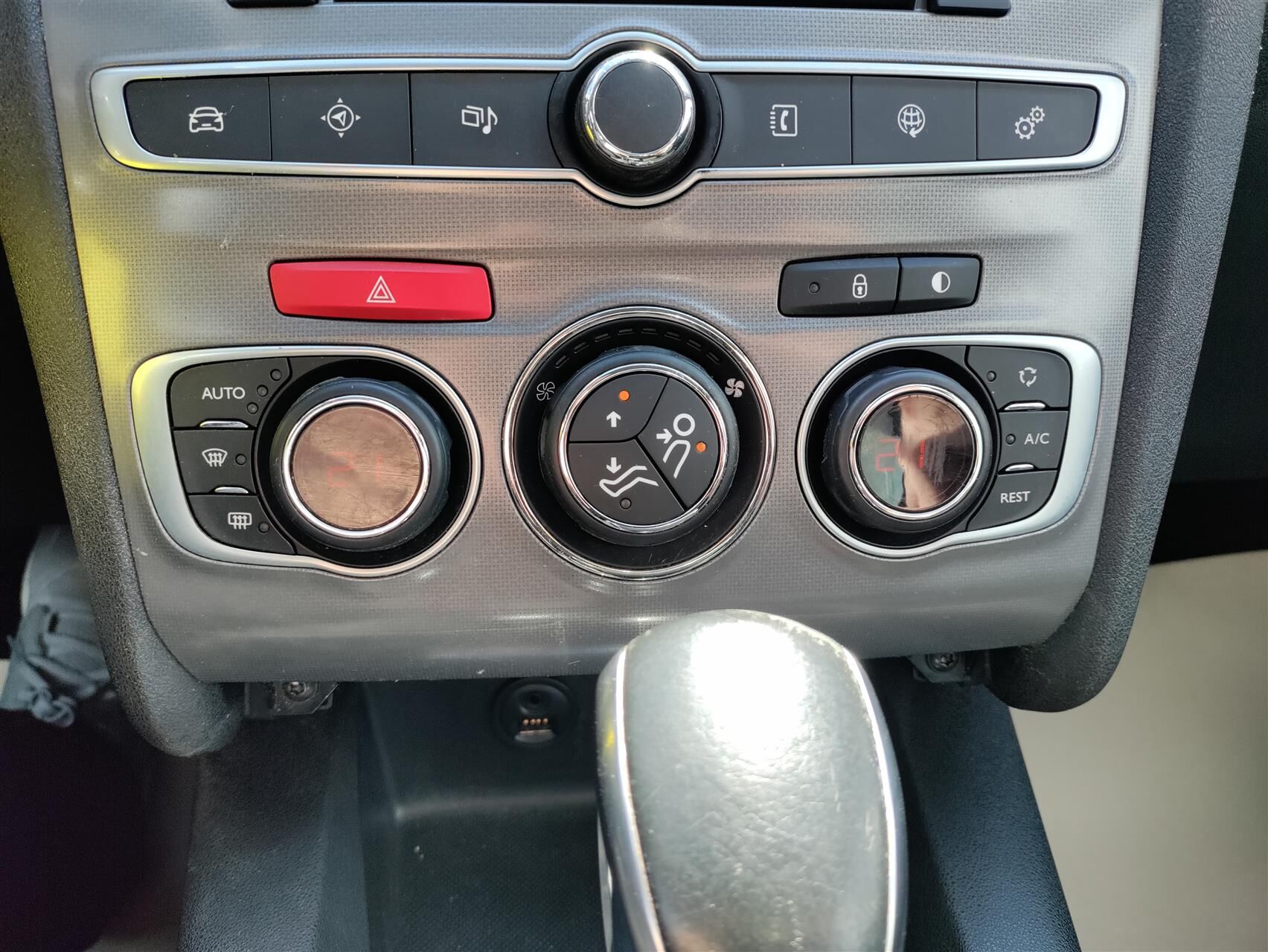 Billede af Citroën C4 1,6 Blue HDi Millesime EAT6 start/stop 120HK 5d 6g Aut.