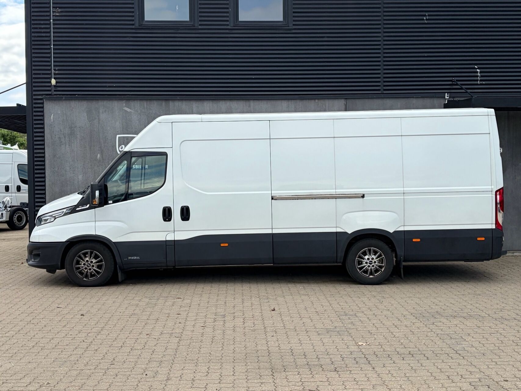 Billede af Iveco Daily 35S18 16m3 3,0 D 180HK Van 8g Aut.