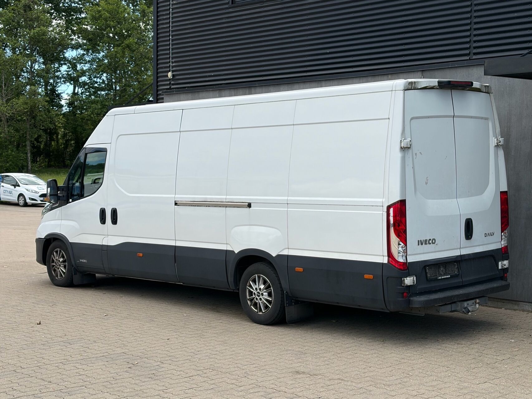Billede af Iveco Daily 35S18 16m3 3,0 D 180HK Van 8g Aut.